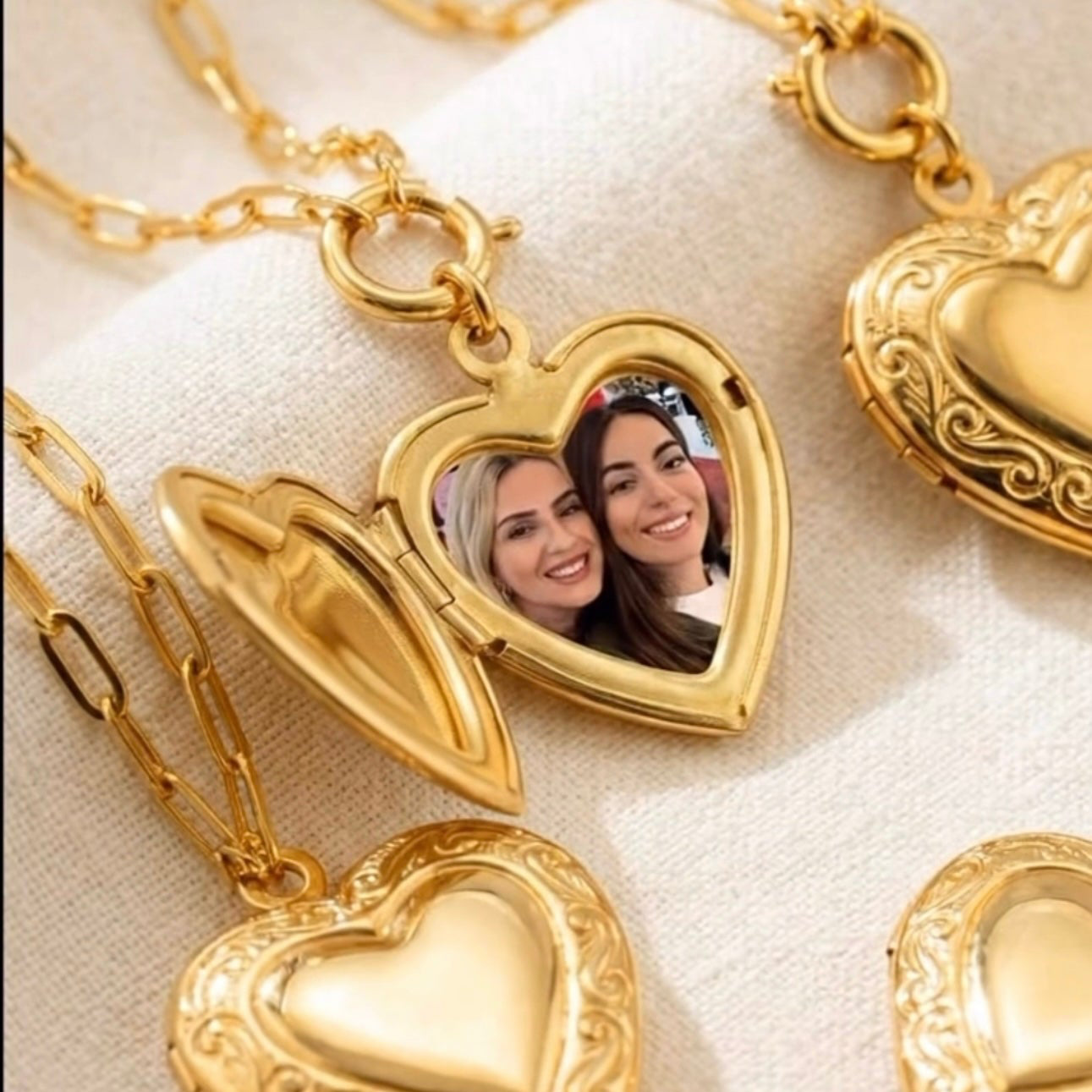 Golden Heart Madalyon Kolye